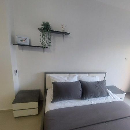 Modern Studio Apartment Armonia Court Paralimni Exterior photo